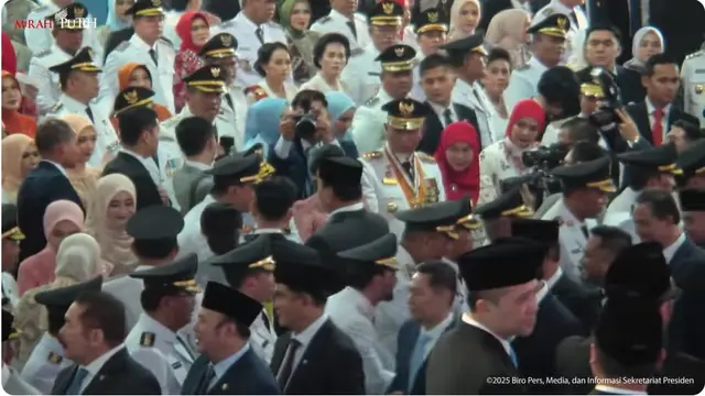 Momen Presiden Prabowo Subianto menyalami para kepala daerah usai pelantikan serentak di Istana Kepresidenan Jakarta, Kamis (20/2/2025).