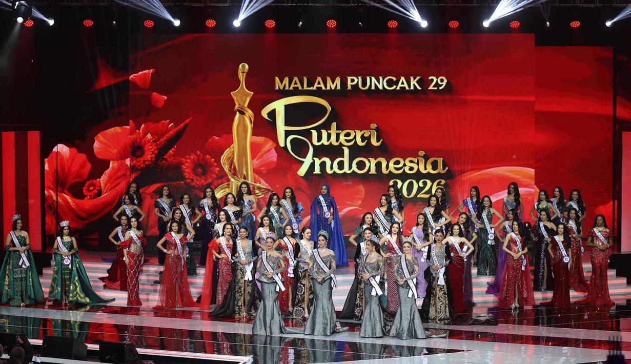 Agnes Aditya Rahajeng bersaing ketat dengan tiga finalis lain, yakni Victoria Titisari Kosasieputri dari Bali, Karina Moudy Widodo dari DKI Jakarta 3, dan Gisela Belicia Alma Thesalonica dari DKI Jakarta 2. Tampak dalam foto, suasana Grand Final Pemilihan Puteri Indonesia 2026 di Jakarta Internasional Convention Center, Jakarta, Jumat (24/4/2026). (Kapanlagi.com/Budy Santoso)