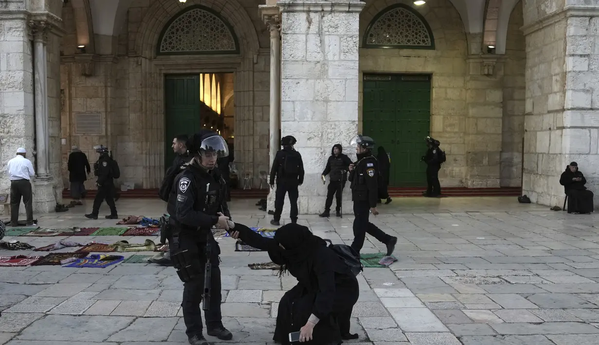 <p>Dikatakan dalam sebuah pernyataan bahwa pasukan Israel mencegah petugas medis mencapai Masjid Al-Aqsa. (AP Photo/Mahmoud Illean)</p>