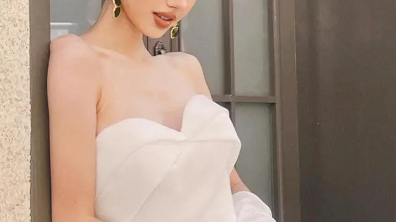 6 Gaya Vika Kolesnaya Istri Billy Syahputra Jadi Model Gaun Pengantin, Penampilannya Bikin Pangling