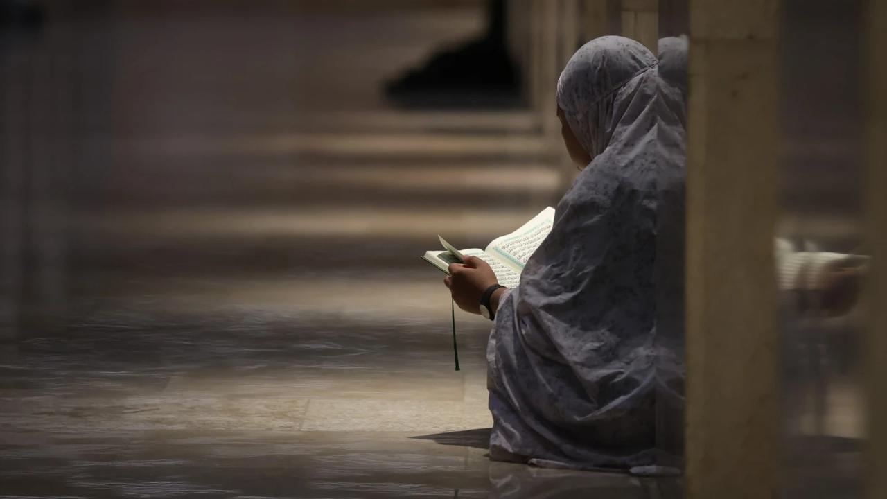 FOTO: Ribuan Jemaah Jalani Itikaf Malam 21 Ramadan di Masjid Istiqlal