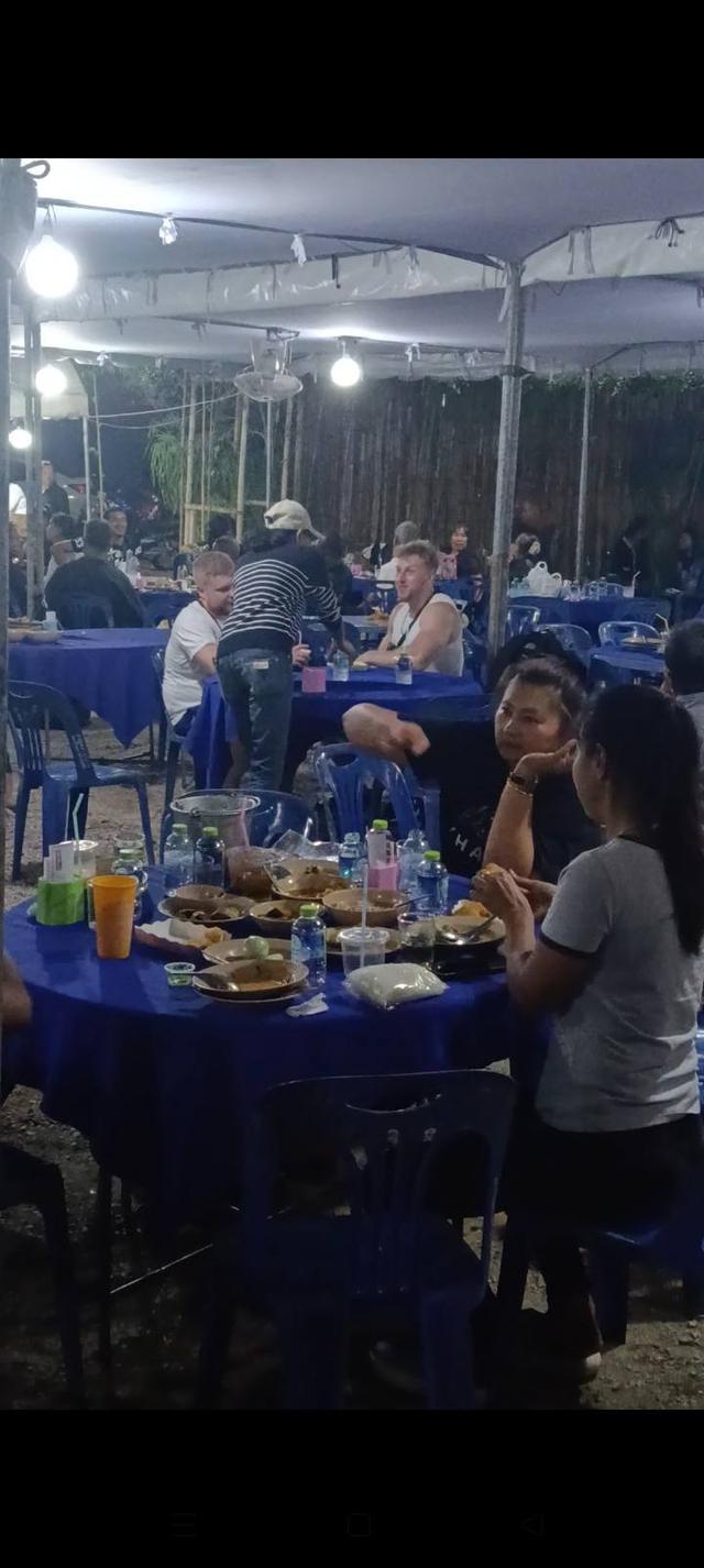 Rombongan Turis Lainnya