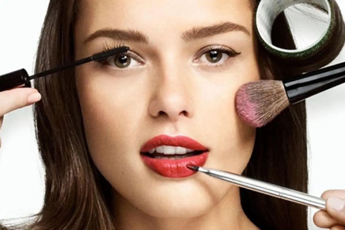 Wow! Makeup Ini Bikin Wajah Jadi Pangling