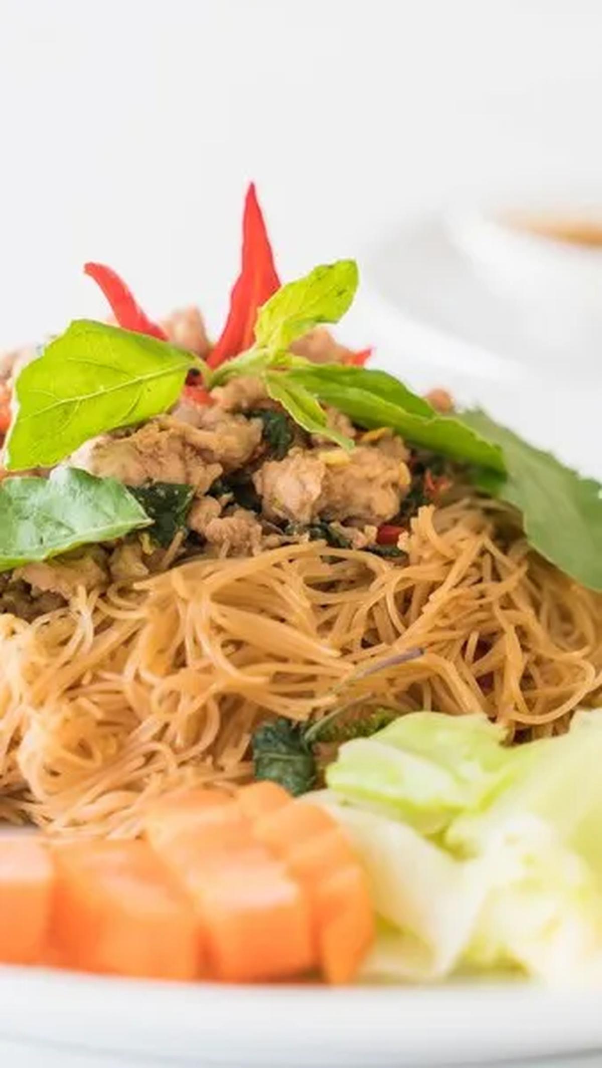Sebagai pengganti nasi, baik bihun maupun soun dapat menjadi pilihan sehat jika dikonsumsi dengan bijak dan dipersiapkan dengan cara yang tepat.