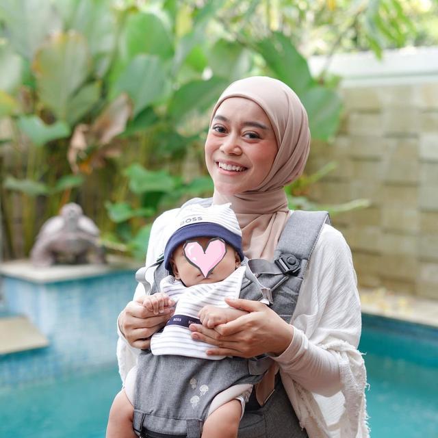 Fisik Anaknya Dihina Netizen, Ini 6 Potret Hangat Lesty Kejora Momong Anak