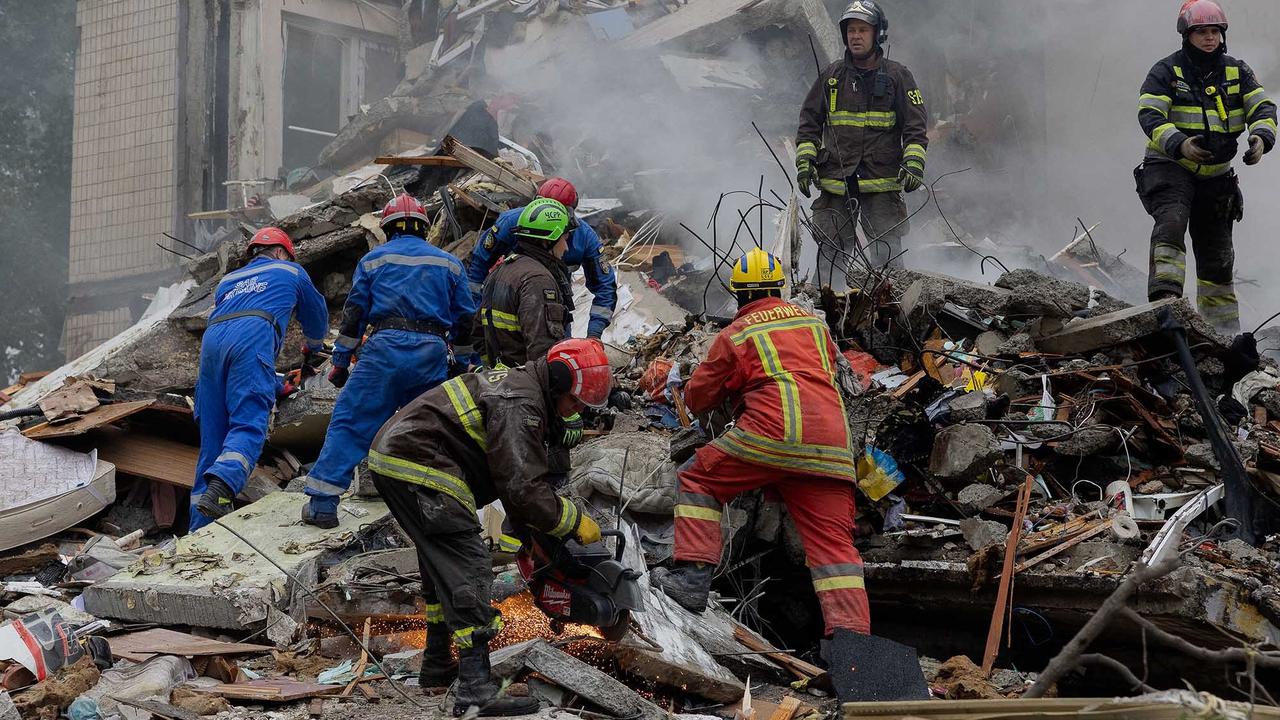 FOTO: Kyiv Diguncang Serangan Udara Masif Rusia: Enam Tewas dan Puluhan Warga Terluka