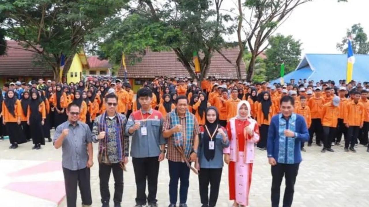 Motivasi Wagub Sultra untuk 11 Pelajar SMKN 6 Kendari yang Magang di Jepang: Cita-cita Setinggi Langit!