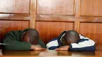 Pengusaha Samuel Kamau Karanja (kanan) dan saudaranya Henry Muiruri Karanja pemilik Apartemen 6 lantai di Nairobi yang ambruk saat memberikan keterangan di pengadilan Magistrates Court di Milimani , Nairobi , Kenya (3/5/2016). (REUTERS / Thomas Mukoya)