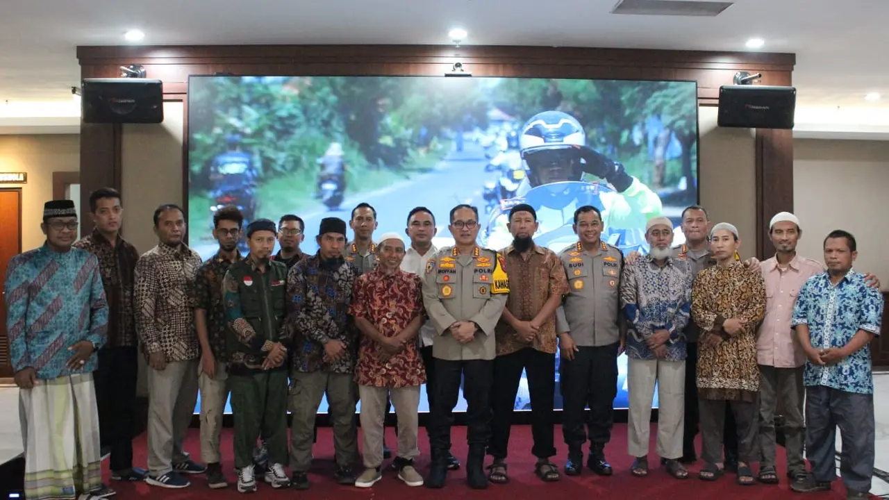 Kapolda Jawa Timur menggelar Silaturahmi dan buka bersama dengan 15 orang Eks Napiter (mantan narapidana terorisme) di Mapolda Jatim, Rabu (03/04/2024). (Istimewa)
