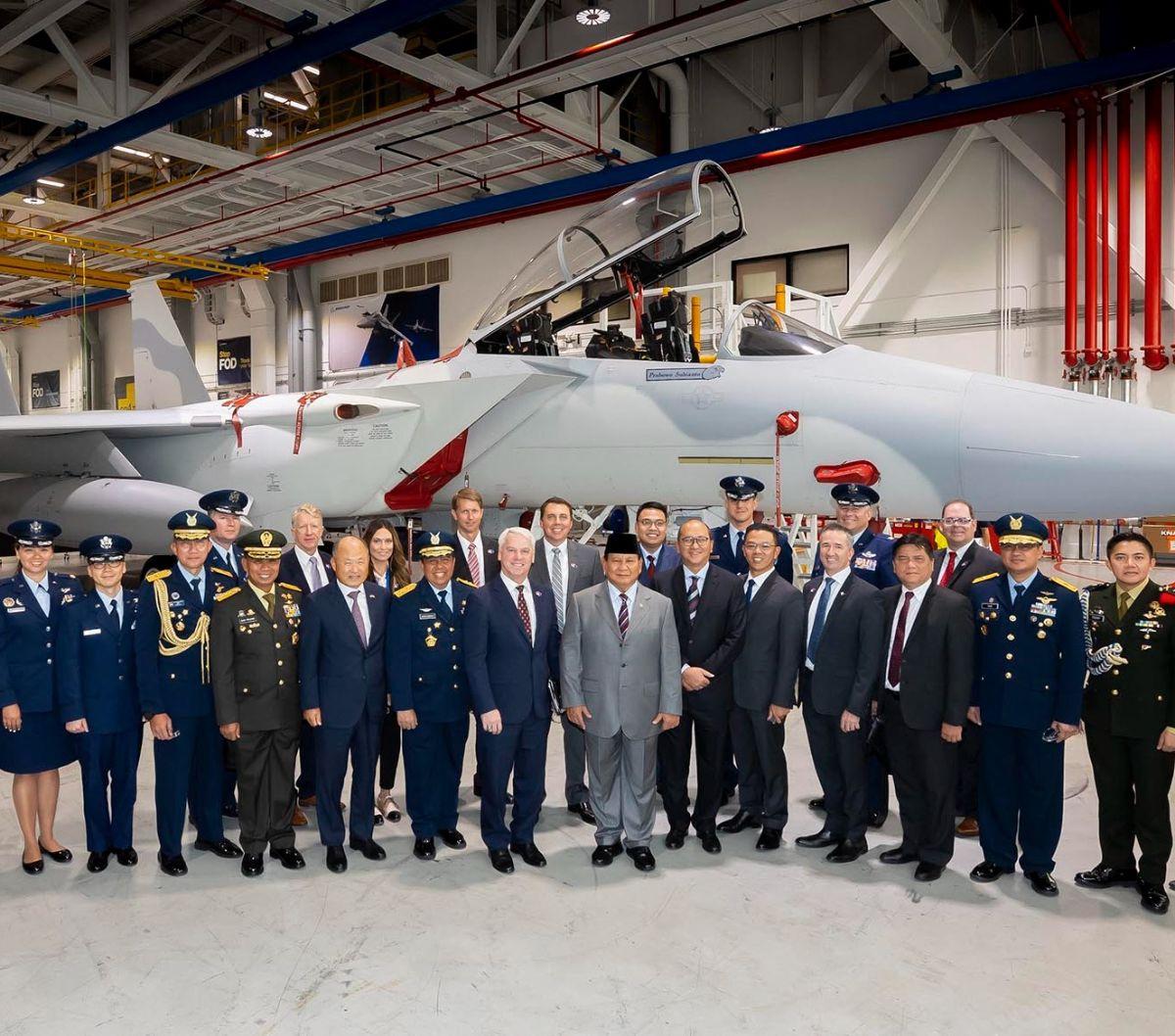 Menhan Prabowo Subianto resmi menandatangani pembelian pesawat tempur F-15EX baru dari Amerika Serikat. Penandatanganan itu dilakukan di The Boeing Company, St. Louis, Missouri, pada 21 Agustus 2023.

Total, ada 24 unit jet tempur F-15EX yang diborong P