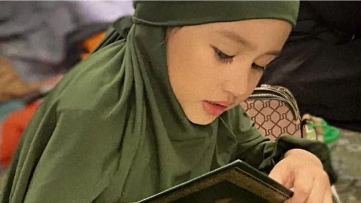 Penuh Semangat, 5 Momen Khalisa Anak Kartika Putri Minta Hadiah Umrah Jika Puasa Full 30 Hari