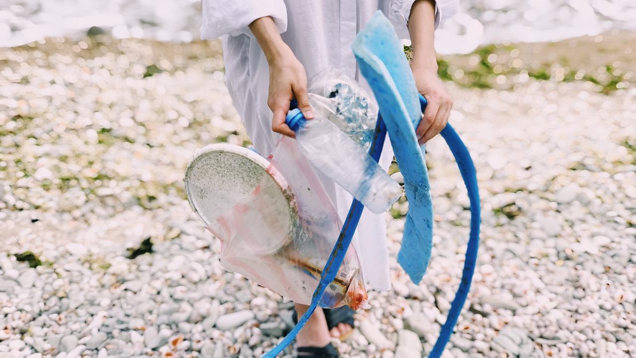 Ilustrasi sampah plastik