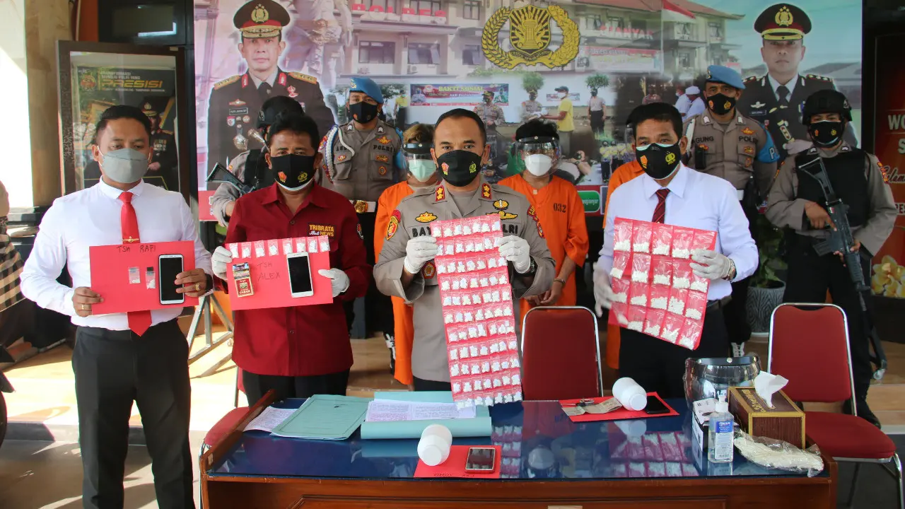 Kapolres Gianyar Gianyar, AKP I Ketut Merta Rilis Kasus Ratusan Pil Koplo
