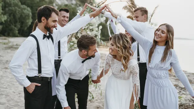 Bridesmaid dan Groomsmen (sumber: Freepik)