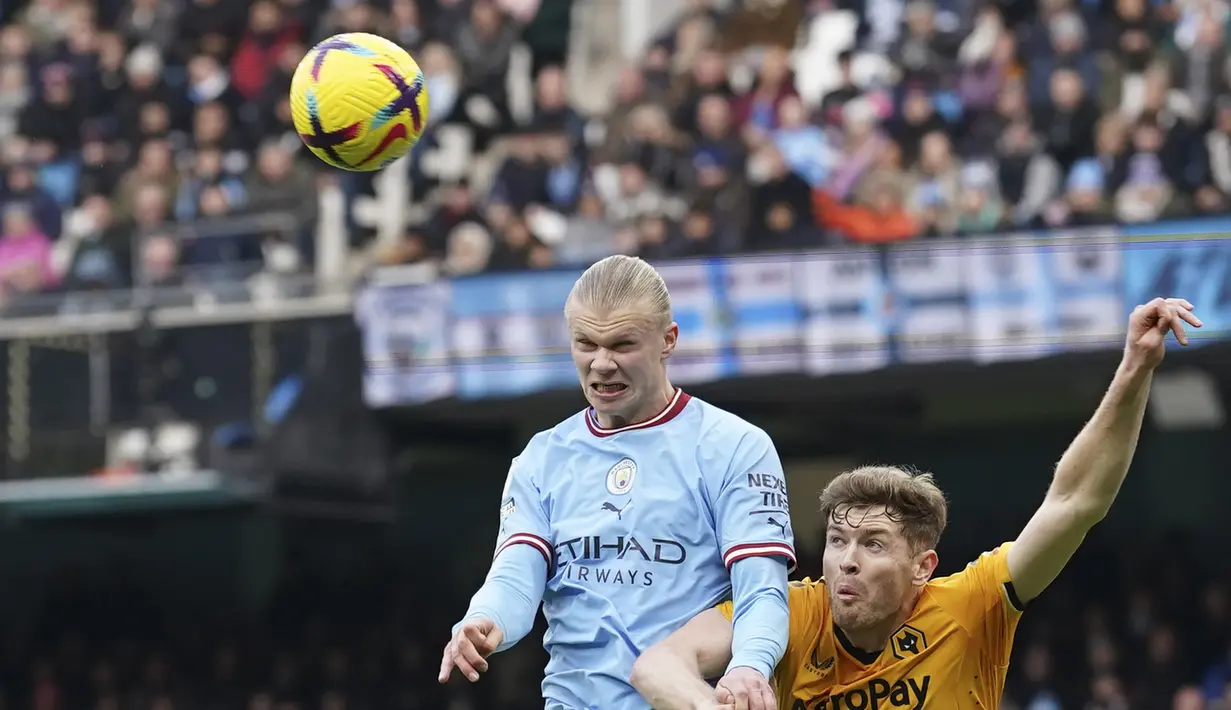 <p>gawang Wolves selama pertandingan lanjutan Liga Inggris di Stadion Etihad di Manchester, Inggris (22/1/2023). Haaland juga langsung melewati rekor bintang-bintang Liga Primer di masa lalu seperti Luis Suarez (81 laga), Alan Shearer (86 laga) dan Robbie Fowler (89 laga). (AP Photo/Dave Thompson)</p>