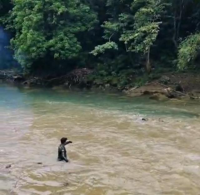 Banjir Bandang Terjang Curug Cikaso Sukabumi, Sejumlah Wisatawan Sempat Terseret Arus