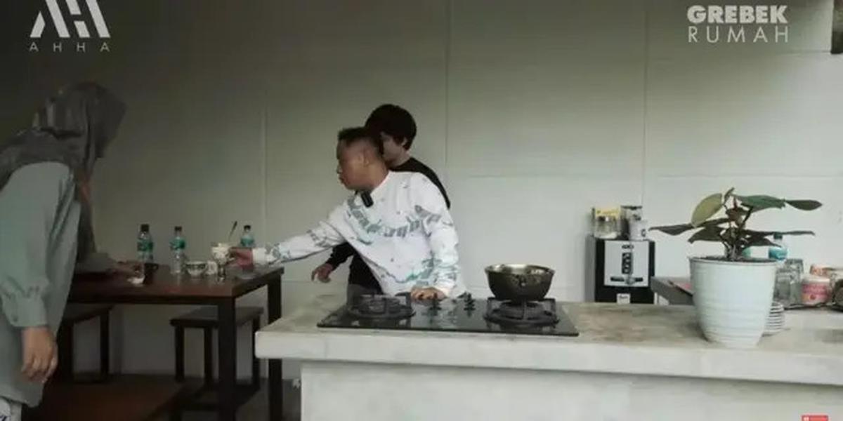 7 Potret Dapur Outdoor di Rumah Narji, Modelnya Estetik dan Cocok untuk Nongkrong