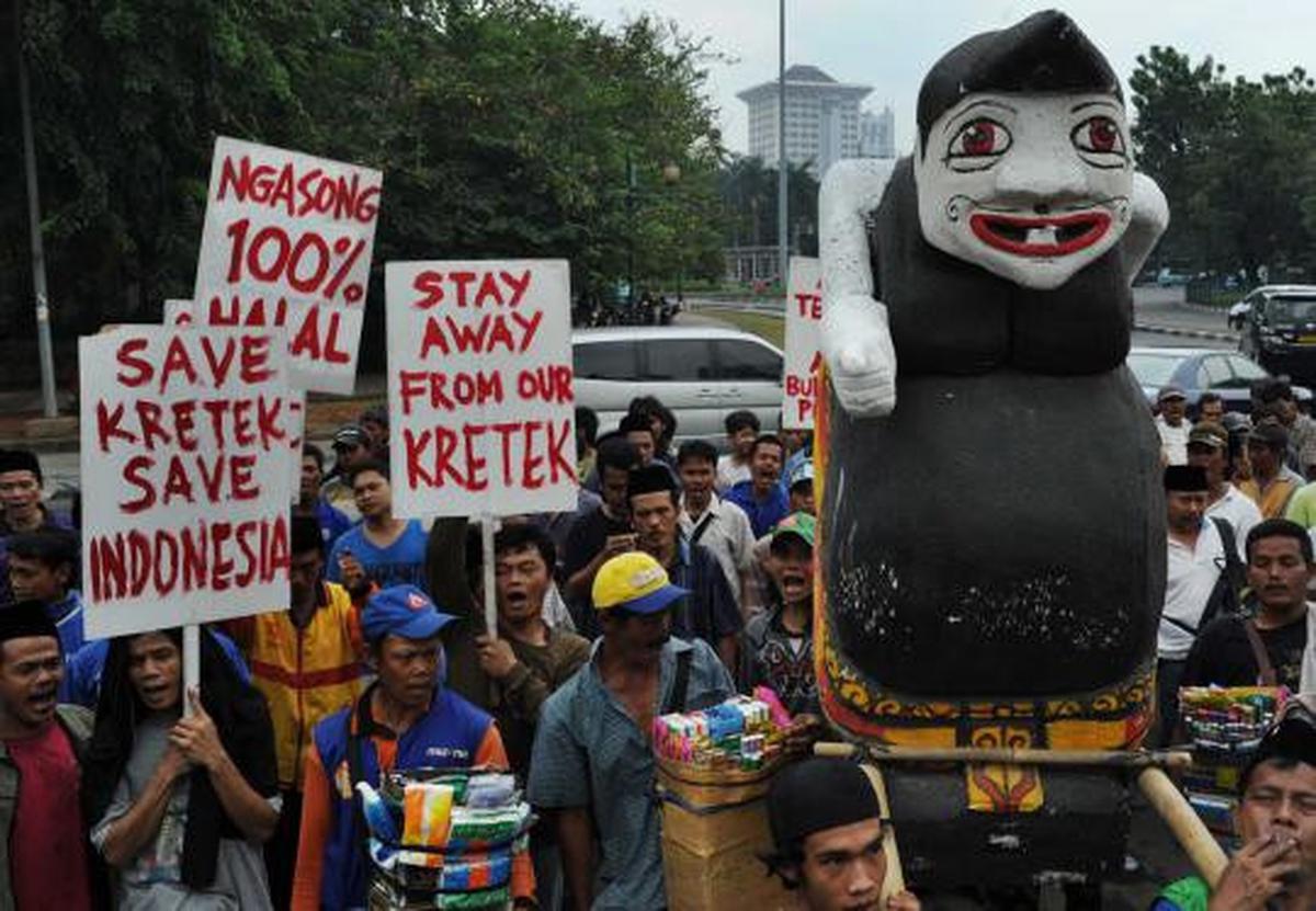Tukang rokok dukung tembakau 