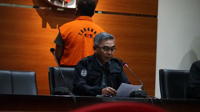 KPK menahan Ferdy Yuman, tersangka menghalangi penyidikan kasus yang menjerat mantan Sekretaris MA Nurhadi