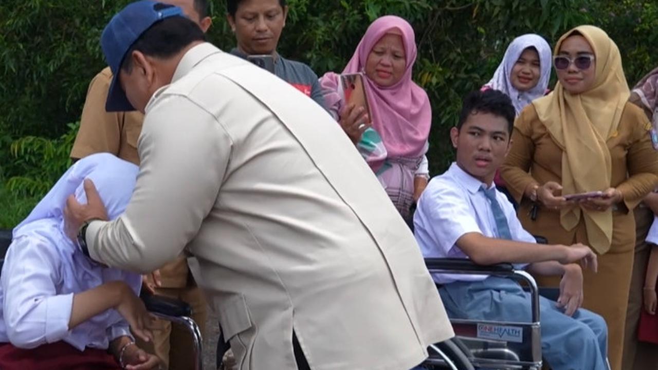 Prabowo foto bareng anak disabilitas di Babel