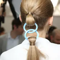 Supaya rambut ponytail lebih terjaga, coba ikat dengan aksesoris rambut yang fashionable ini. (Sumber foto: Vogue)
