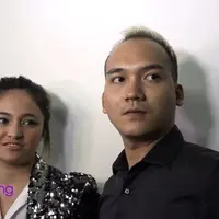 Penampilan berbeda dari Marshanda di panggung Indonesian Fashion Week 2016 kemarin menjadi sorotan masyarakat. Kembali mengenakan hijab, sang kekasih Egi John pun tersenyum memuji kecantikan Marshanda