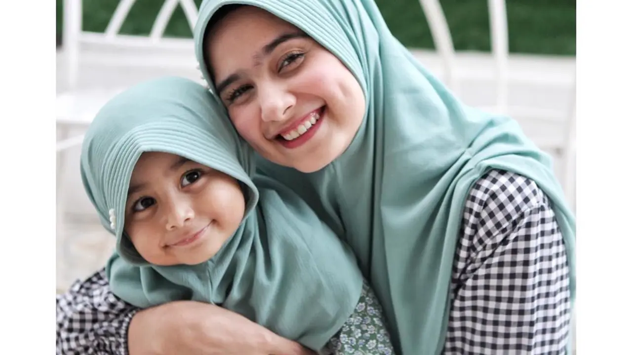 Bak Boneka, Ini 5 Potret Sonya Fatmala dan Anak Perempuannya