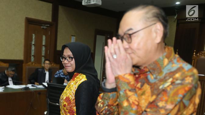 Mantan Wakil Ketua Komisi VII DPR Eni Maulani Saragih usai memberikan kesaksian pada sidang lanjutan terdakwa Johannes Budisutrisno Kotjo di Pengadilan Tipikor Jakarta, Kamis (11/10). Eni bersaksi di sidang kasus PLTU Riau-1 (Liputan6.com/Herman Zakharia)