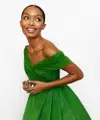 Emmy Awards 2021 yang digelar di Los Angeles, AS, Minggu (19/9/2021), bertaburan bintang. Salah satu gaya seleb yang mencuri perhatian adalah yara Shahidi. (Foto: Dior).