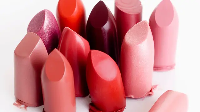 [Bintang] Tips: Makeup yang Nggak Bikin Kamu Terlihat Kayak Tante-tante