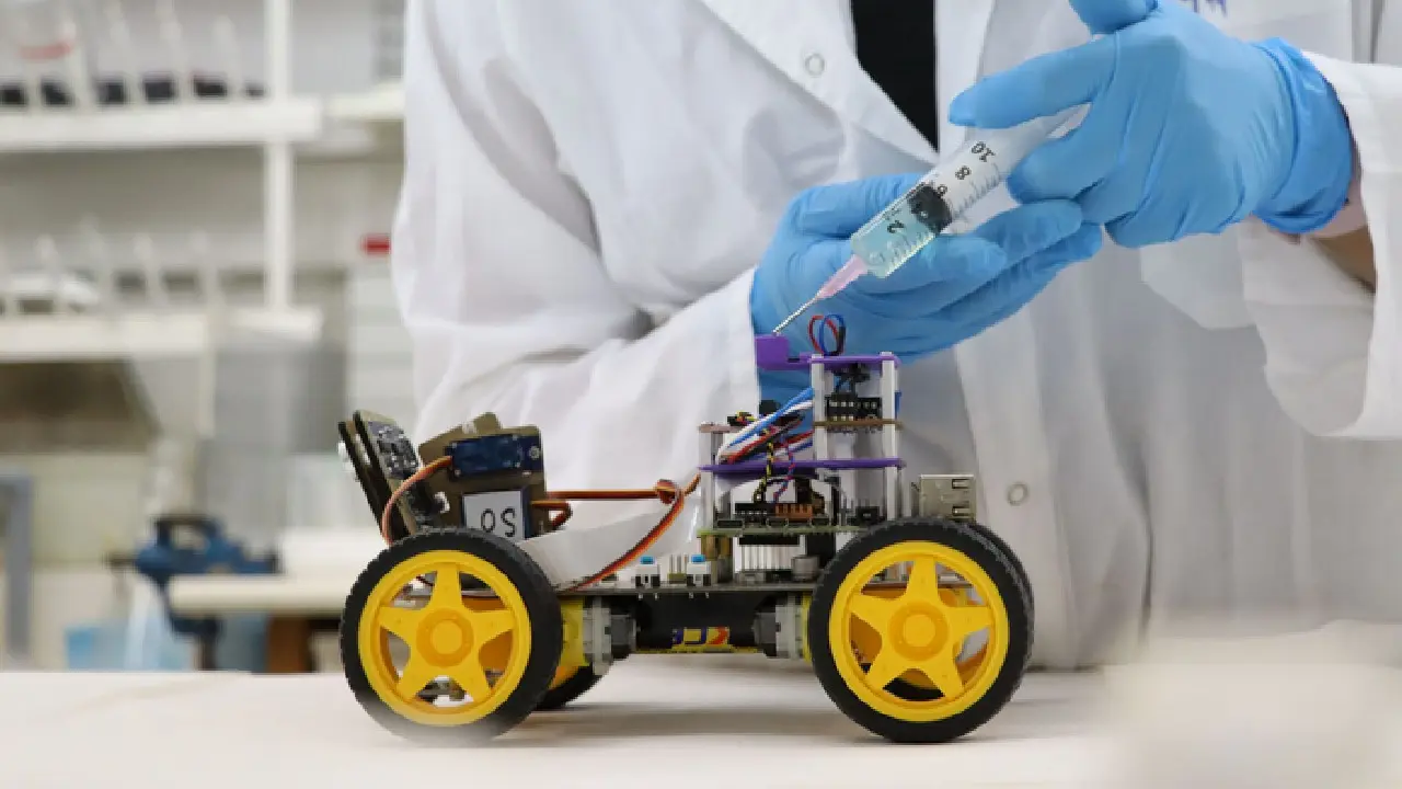 Robot dengan sensor biologis untuk mencium bau. Kredit: Tel Aviv University