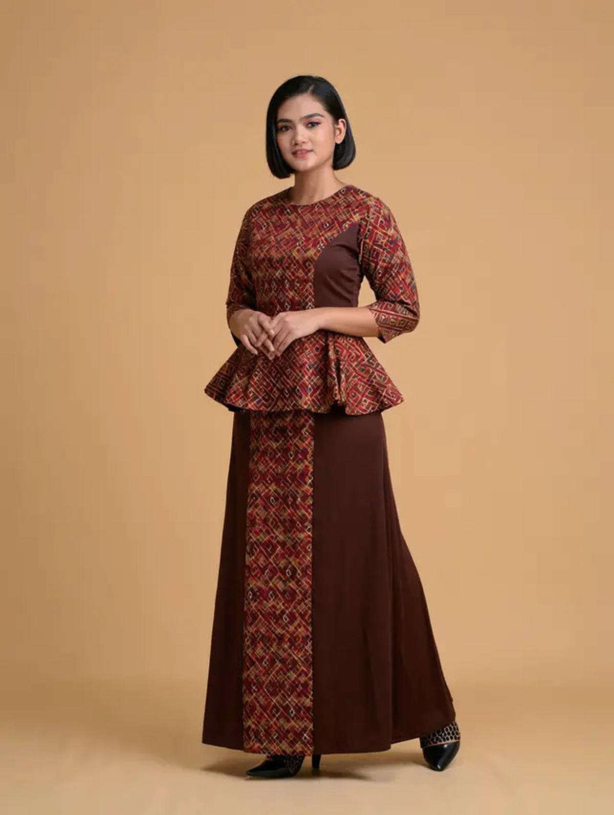 8 Tips Memilih Dress Batik untuk Orang Gemuk dan Pendek agar Terlihat Tinggi