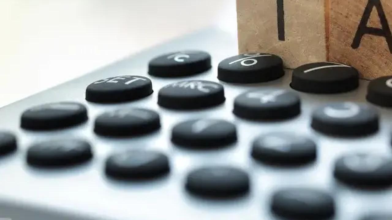 Jika dirinci, capaian Pajak Penghasilan (PPh) Non Migas tercatat Rp565,01 triliun atau 64,67% dari target. Pajak ini tumbuh 7,85% jika dibandingkan dengan periode yang sama di tahun sebelumnya.