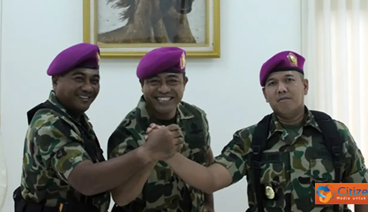 Citizen6, Surabaya: Hadir dalam serah terima jabatan tersebut para Perwira Staf Mako Menkav-1 Mar, Danyon Tank-1 Mar, Danyon Ranratfib-1 Mar, serta para pejabat teras dilingkungan Menkav-1 Mar. (Pengirim: Budi Abdillah)

