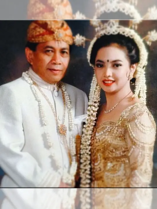 "Saat itu Pak Syarief telah menduda selama 13 tahun. Jadi, dia memang serius untuk mencari seorang istri," jelas wanita kelahiran Cianjur, Jawa Barat, 9 November 1976. (dok. Pribadi/ Bintang.com)