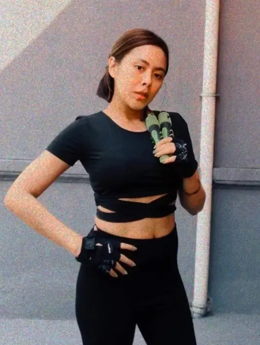 Berbagi tips tentang program olahraga yang dilakukan, Nabila Faisal juga mengingatkan bahwa jenis olahraga yang dilakukan belum tentu cocok dilakukan orang lain. Mengingat setiap tubuh punya porsinya masing-masing. (Instagram/fastynabila)