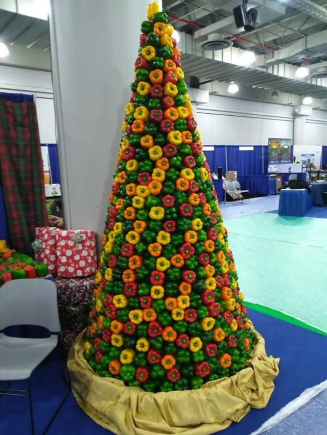 6 Kreasi Pohon Natal Dari Buah dan Sayur Ini Unik Banget
