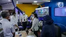 <p>Menteri Perhubungan Budi Karya Sumadi meninjau layar command centre sebagai pusat informasi mudik 2022 di Gedung Kementerian Perhubungan, Jakarta, Senin (25/5/2022). Command centre ini, berbagai instansi terkait yang bertanggung jawab terhadap pelaksanaan mudik. (Liputan6.com/Faizal Fanani)</p>