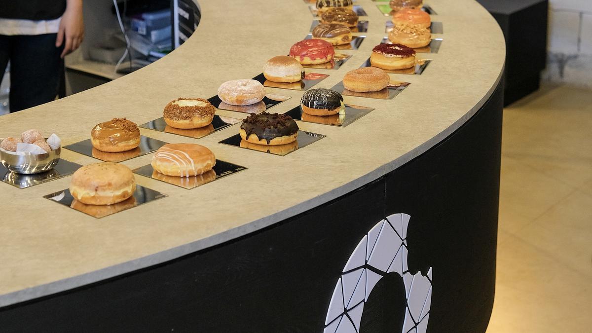 Setiap Gigitan Donat, Ada Kesenangan Sederhana yang Membuat Hidup Lebih Manis