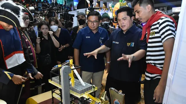 Menteri BUMN Erick Thohir dalam acara Menteri BUMN Menyapa Millenial di GOR Tri Dharma, Gresik, Jawa Timur, Jumat (17/6/2022) malam.