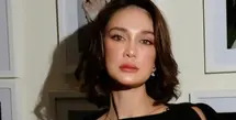 Setelah menikah, Luna Maya pun memotong rambut panjangnya menjadi pendek model bob. Kini ia kerap menstyling rambut pendeknya dengan berbagai termasuk dibuat wavy. [@lunamaya]
