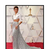 Zendaya kembali mengukir sejarah mode di karpet merah Oscar 2022, lihat juga best-dressed seleb lainnya (Foto: Instagram @maisonvalentino)