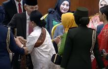 VIDEO: Iriana Jokowi Salami Try Sutrisno, Berbisik Lama Digenggam Erat hingga Cipika-cipiki