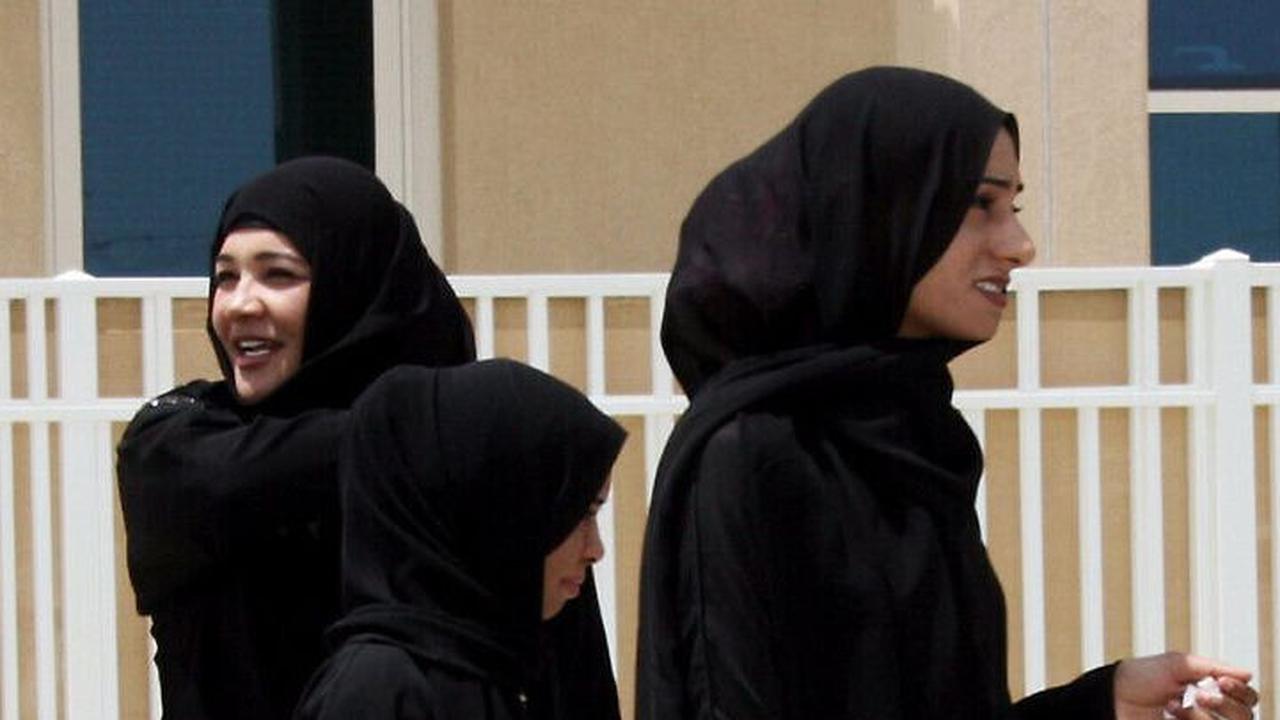 Prancis akan Larang Pakaian Abaya di Sekolah, Begini Alasannya