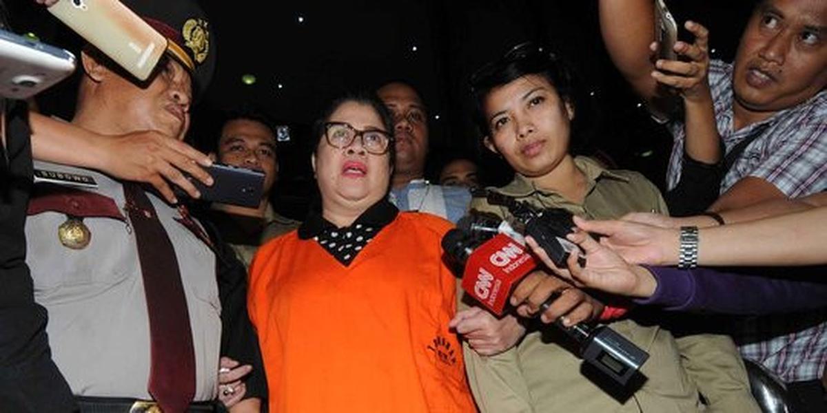Keluar Gedung KPK, Dewie Yasin menangis teringat anak