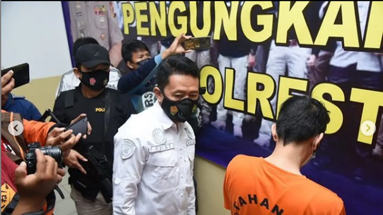 Ahmad Zacky Vokalis Band Kapten ditangkap Polisi atas kasus penyalahgunaan Nnarkoba