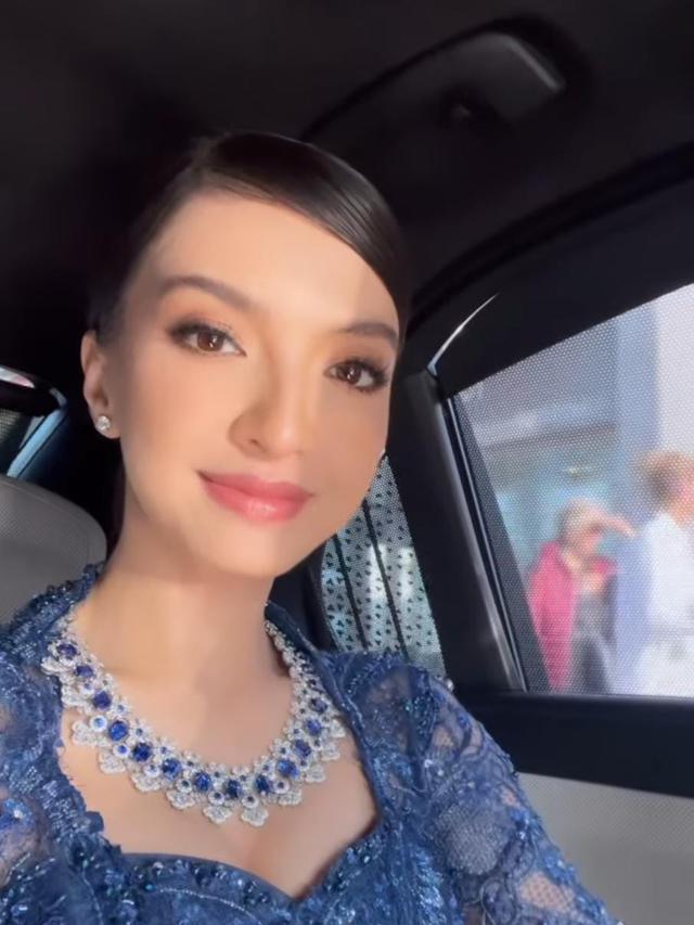 7 Potret Raline Shah di Festival Film Cannes 2023, Aura Kecantikannya Bersinar dengan Kebaya Biru