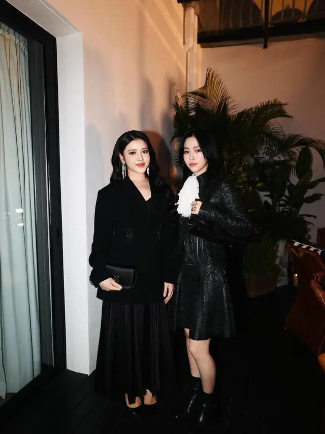 Certified MIDZY, Gaya Kompak Tiara Andini Pose Bareng Idola Ryujin ITZY di Event Ralph Lauren Singapura