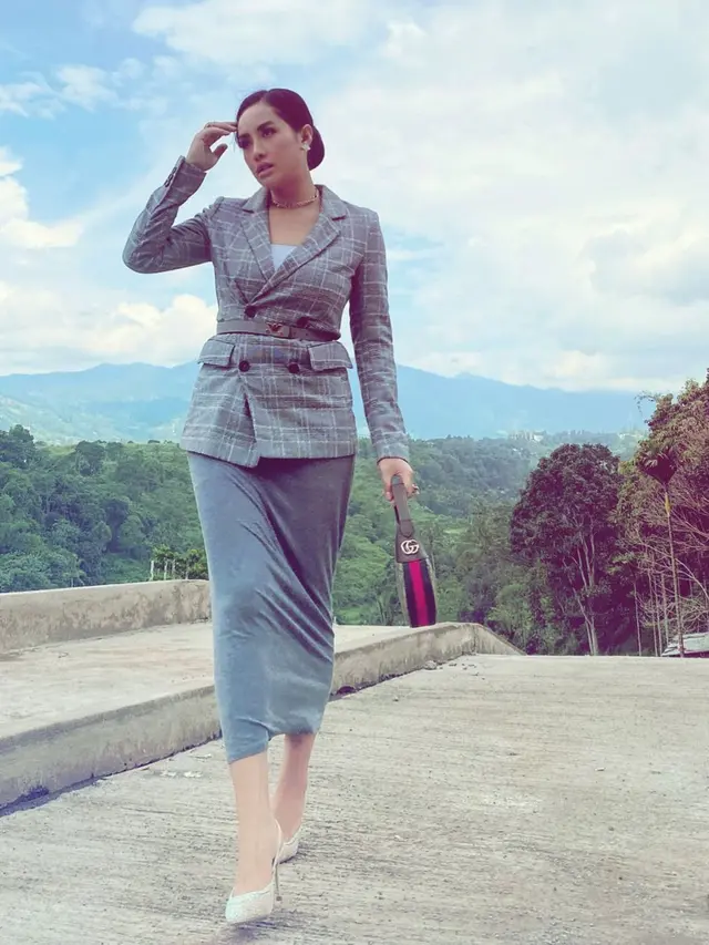 Artis Shinta Bachir selalu tampil penuh gaya dalam berbagai kesempatan (Foto: instagram shinta_bachir86)