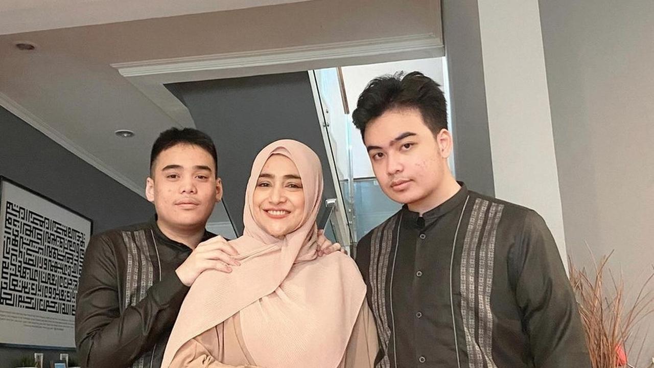 Cindy memutuskan untuk pindah ke Kanada untuk menemani dua anak laki-lakinya yang ingin tinggal di sana.<br>